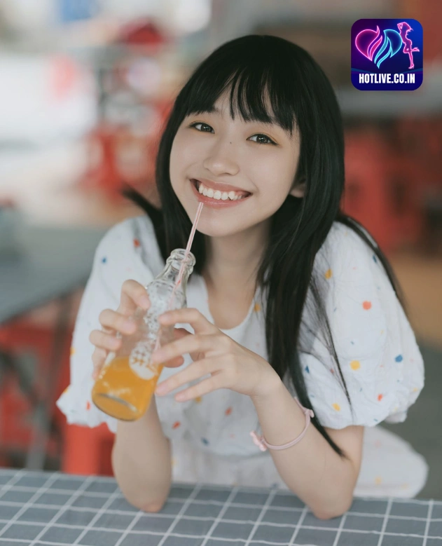 Exploring the Phenomenon of Yu Yu Star Chinese Livestream Hot51: A Deep Dive into the World of Live TV Apps beautiful girl. 5 - HotLive Yu Yu-hot51