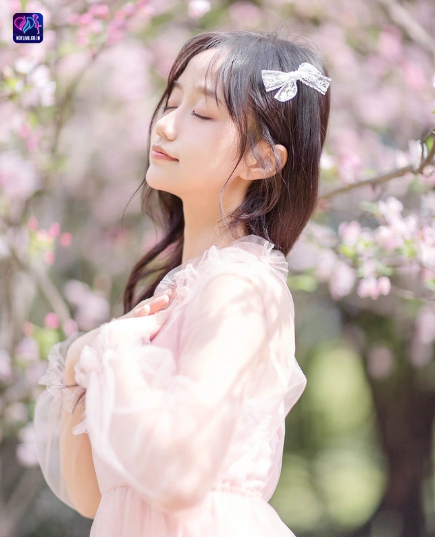 Jing Yi Star Chinese Livestream Hot51: Revolutionizing the Way We Connect with Pretty women. 3 - HotLive Jing Yi-hotlive51